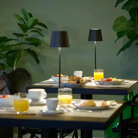Hotel America