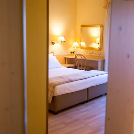 America Hotel 4*