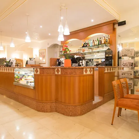 America Отель 4*