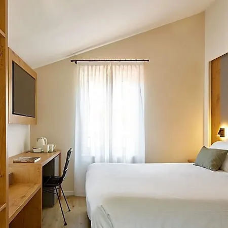 America Hotel 4*